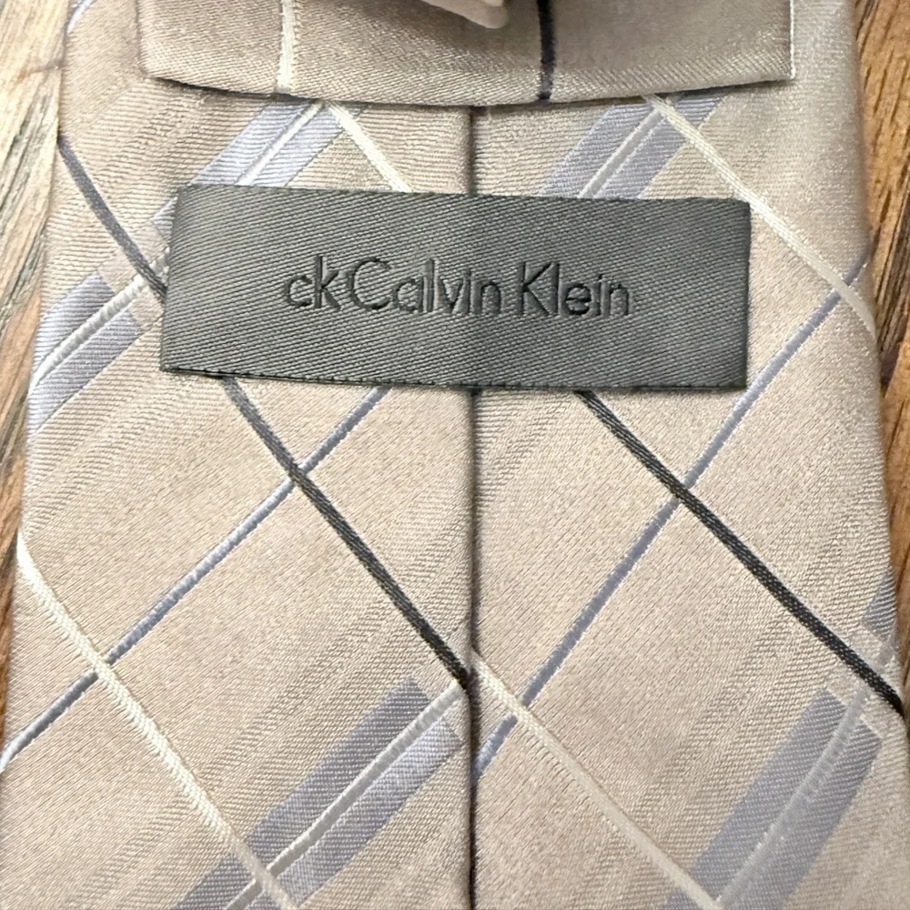 Calvin Klein Men's Gray Blue Plaid Tie. Extra Long 62